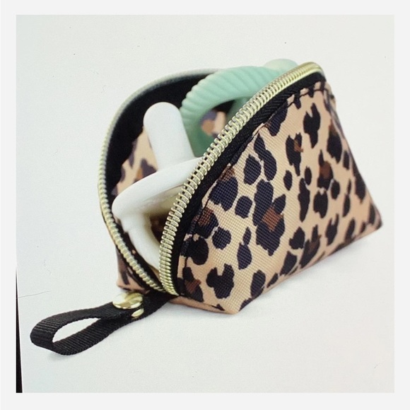 ritzy leopard print pacifier pouch - Picture 2 of 3